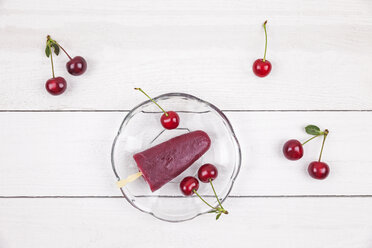 Sour cherry ice lollies and cherries - GWF04889