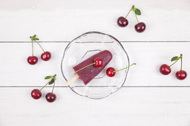 Sour cherry ice lollies and cherries - GWF04890