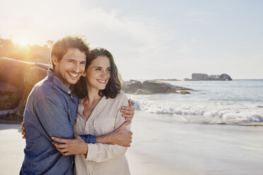 Happy couple on the beach - RORF00360