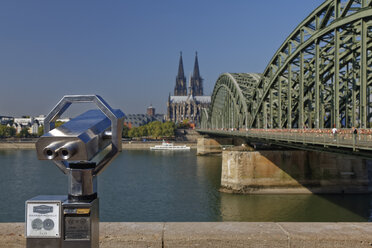 Germany, Cologne, view to Cologne Cathedral with Coin Operated Binoculars in the foreground - GFF00831