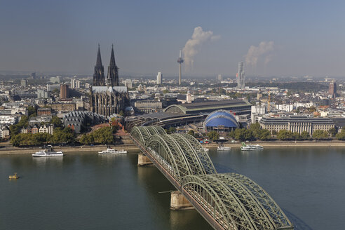 Deutschland, Köln, Blick auf die Stadt von oben - GFF00833