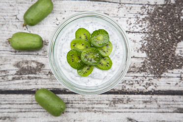 Glass of natural yoghurt with chia seeds and slices of hardy kiwis - LVF05462