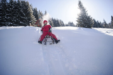 Children tobogganing in the snow - HHF05442