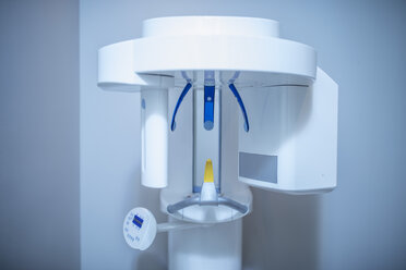 Röntgengerät in der Zahnklinik - ZEF10652