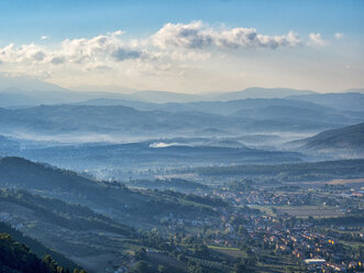 Italy, Umbria, Gubbio, Sunrise in the countryside in Autumn - LOMF00421