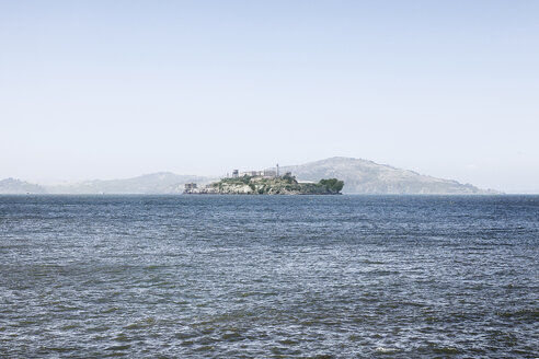 USA, San Francisco, Blick auf die Insel Alcatraz - BMAF00223