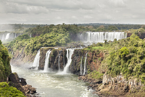 Brasilien, Parana, Iguacu-Nationalpark, Iguacu-Fälle - BMAF00240