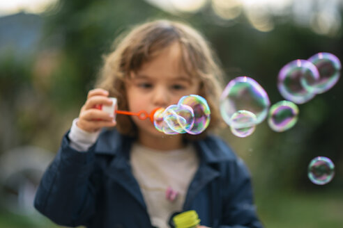 Little girl blowing soap bubbles - LOMF00430