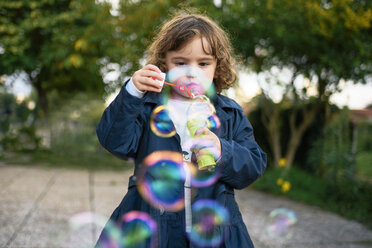 Little girl blowing soap bubbles - LOMF00431