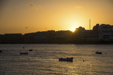 Spanien, Teneriffa, Boote bei Sonnenuntergang - SIPF00988