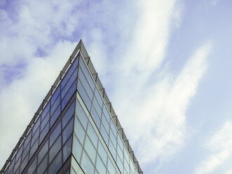 Germany, Duesseldorf, part of glass facade of modern office building - KRPF01895