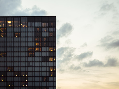 Deutschland, Düsseldorf, Fassade des Luxushotels am Medienhafen, lizenzfreies Stockfoto