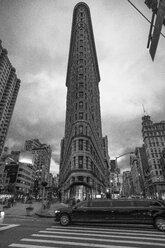 USA, New York City, Manhattan, Flatiron Building in den Abendstunden - ZEF11091