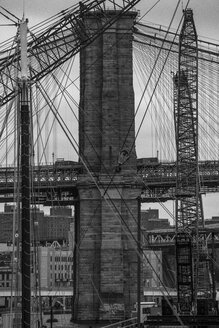 USA, New York City, Teil der Brooklyn-Brücke - ZEF11096