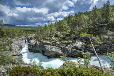 Norway, Oppland, river Sjoa in Ridderspranget ravine - STSF01133