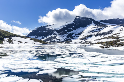 Norwegen, Jotunheimmen-Nationalpark, See Ovre Hervavatnet, lizenzfreies Stockfoto