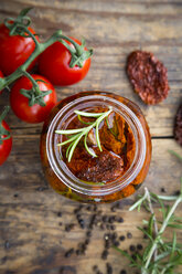 Glass of pickled dried tomatoes with rosemary, close-up - LVF05534