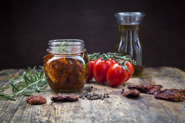 Glass of pickled dried tomatoes and ingredients - LVF05535