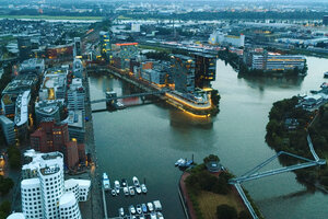 Deutschland, Düsseldorf, Luftbild des Medienhafens - TAMF00750