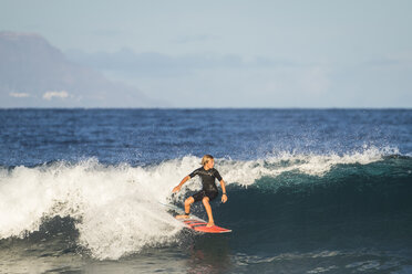 Spain, Tenerife, boy surfing in the sea - SIPF01002