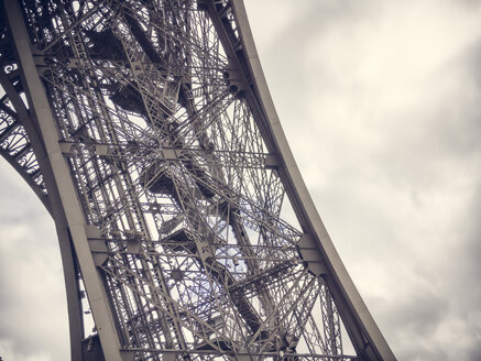 Frankreich, Paris, Eiffelturm, Nahaufnahme - BMAF00259