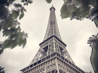 Frankreich, Paris, Eiffelturm, Nahaufnahme - BMAF00261