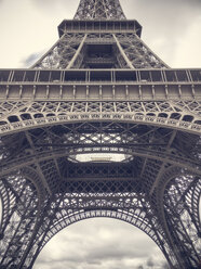 Frankreich, Paris, Eiffelturm, Nahaufnahme - BMAF00263