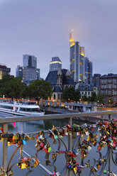 Germany, Hesse, Frankfurt, Skyline and love locks at Eiserner Steg - GFF00845