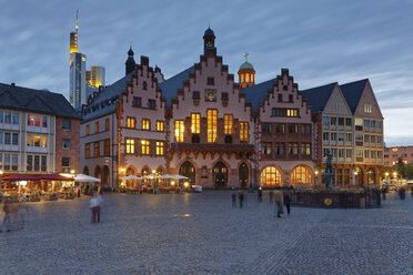 Germany, Hesse, Frankfurt, Romerberg with Fountain of Justice at night - GF00850
