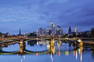 Germany, Hesse, Frankfurt, Skyline of financial district with Ignatz Bubis Bridge - GFF00864