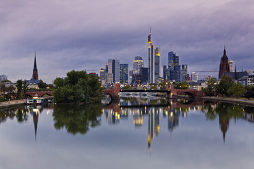 Deutschland, Hessen, Frankfurt, Skyline des Finanzviertels - GFF00866