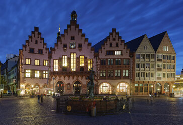 Germany, Hesse, Frankfurt, Romerberg with Fountain of Justice at night - GF00871