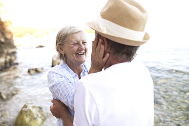 Laughing woman face to face to her husband in front of the sea - HAPF01042