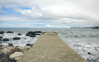 Empty pier on a cloudy day - DAPF00450