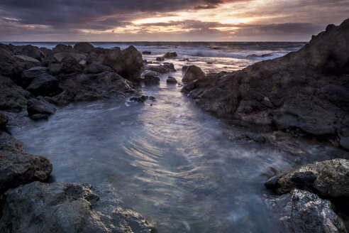 Spanien, Teneriffa, Meer bei Sonnenuntergang - SIPF01042