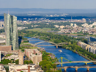Deutschland, Frankfurt, Blick auf die Europäische Zentralbank und den Main vom Main Tower - KRPF01957