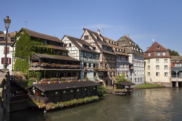 France, Strasbourg, Half timbered houses at Ill river, UNESCO World heritage - WIF03365