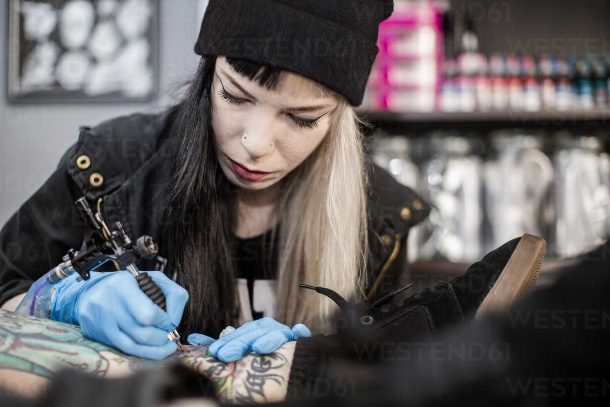 The Soviet-born Women Transforming Israel's Tattoo Scene - Israeli Culture  - Haaretz.com