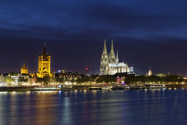 Germany, Cologne, view to lighted Gross Sankt Martin and Cologne Cathedral - GFF00873