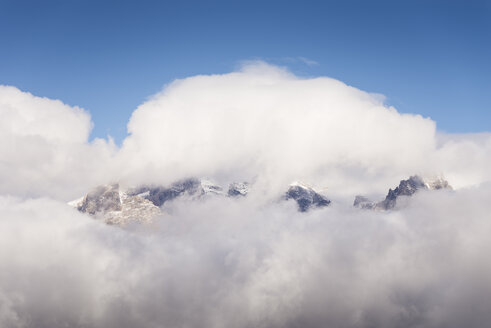 USA, Wyoming, clouds covering Teton Range - EPF00179
