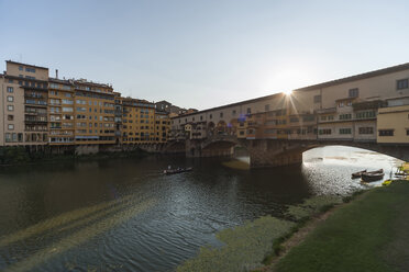 Italien, Florenz, Ponte Vecchio und Fluss Arno - PAF01733