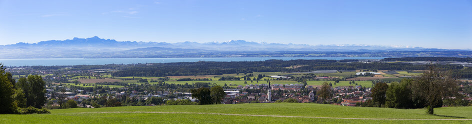 Germany, Baden-Wuerttemberg, Lake Constance and Markdorf with Swiss Alps - SIEF07139