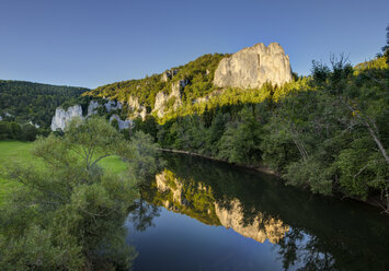 Germany, Baden-Wuerttemberg, Rabenfelsen at Danube River near Thiergarten - SIEF07145