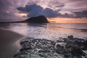 Spain, Tenerife, beach Tejita with Montana Roja at sunrise - SIPF01098