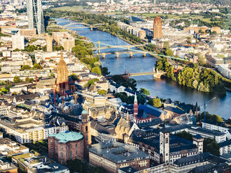 Deutschland, Frankfurt, Blick auf die Stadt von oben - KRPF02002