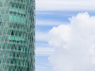 Deutschland, Frankfurt, Teil der Fassade des Westhafen Tower - KRP02026