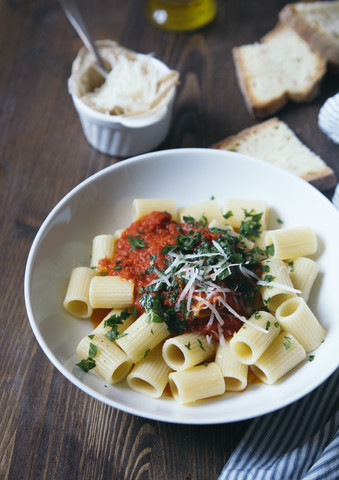 Nudeln mit Tomatensauce, lizenzfreies Stockfoto