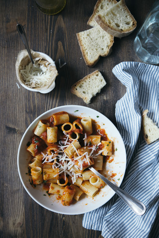 Nudeln mit Tomatensauce, lizenzfreies Stockfoto