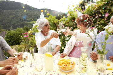 Group of seniors celebrating, drinking champagne - MFRF00788