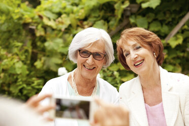 Man taking selfie of two senior women - MFRF00824